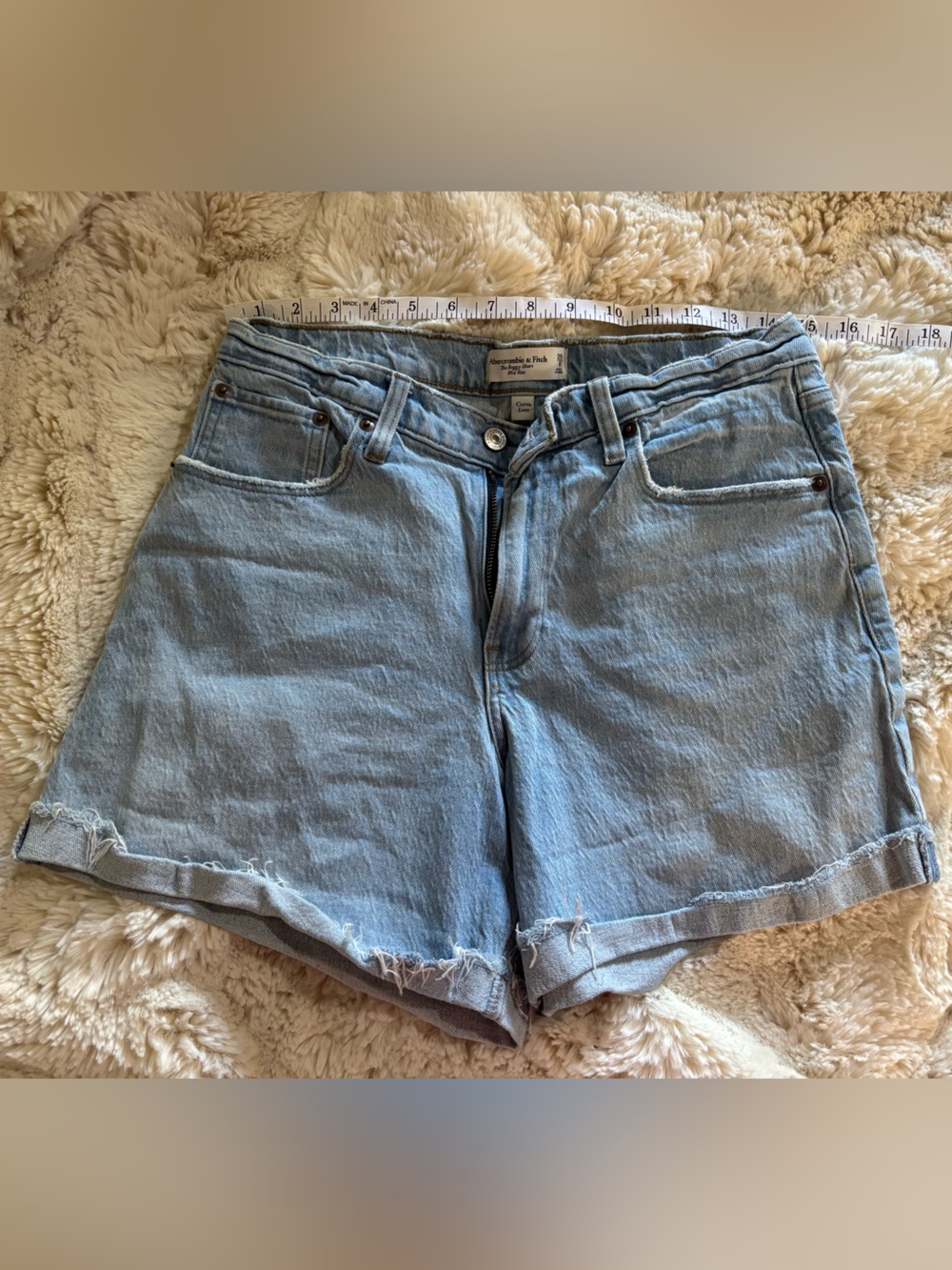Abercrombie & Fitch The Baggy Shorts Mid Rise Curve Love Light Blue Denim